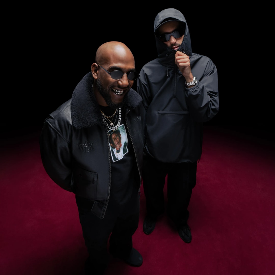 Bootleg EP cover artwork without title: STI and Jeanjass standing on a dark red floor